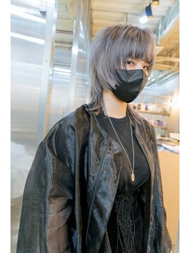 フィッツコア(FITS CORE) ウルフヘアとシルバー