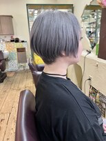 スミ(sumi)&nbsp;シルバーグレーカラー/ミルクティーベージュ/岩田悠