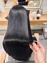 コンフィー(comfy)&nbsp;黒髪でも髪質改善で艶髪に