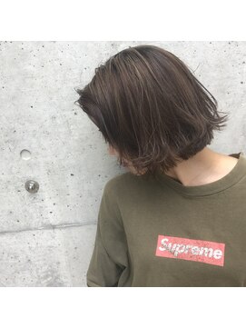 モアナサーフライダー(Moana surfrider) オリーブアッシュ×ハイライト　切りっぱなしボブ