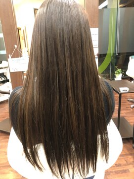 ヘアー チクタク(Hair Ciku-taku) グレージュ×ストレート