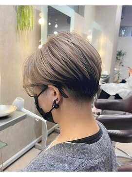 フラッグ 九大学研都市店(Flag) 刈り上げハンサムショート☆デザインカラー