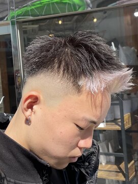 ルートヘアー(Root Hair) ホワイトフェイスフレーミング×スキンフェード