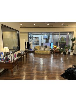 【宇都宮駅東口徒歩1分】広々とした店内を独り占め！自分だけのSalonTimeをお楽しみください♪