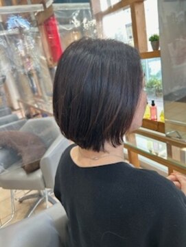 スタジオ アルファプラス 日暮里店(studio α+) ステップボーンカットカットボブショートハイライト白髪ぼかし