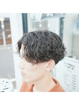 トルナーレ(tornare) 波巻きパーマ×センターパート