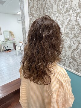 キキ(kiki) ロングパーマ