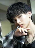 無造作波巻き緩めスパイラルパーママッシュツーブロックメンズ
