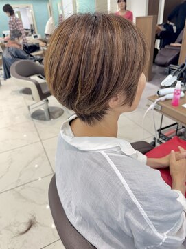 アッシュ 下北沢店(Ash) 白髪染めハイライトのショートボブ