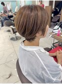 白髪染めハイライトのショートボブ
