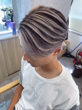 メンズサロン キング 梅田店(Men’s salon K!ng) ホワイトメッシュ/ツイスト/ツイスパ/パーマ/メンズ/眉毛