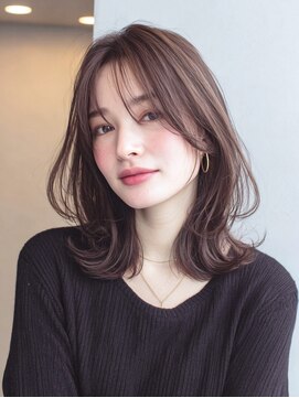 ミー 岡崎(mii) 大人かわいいゆるふわ愛され透明感ベージュカラー