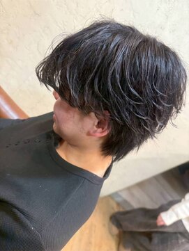 バグスドゥア(Bagus dua) 激キメフェザーパーマ7.8リバースセンターパート
