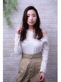 伸ばしかけくせ毛風マッシュウルフにオン眉切りっぱなしボブ