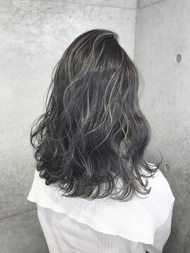 アンダーバーホワイト 鳳店(_WHITE) ☆細かなハイライトを入れたアッシュグレージュ☆