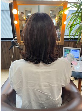 ビハインドザカーテン(BEHIND THE CURTAIN) 大人ミディ×ナチュラルくびれヘア