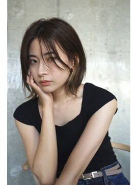 シーム(SEAM) ベージュインナーカラー×レイヤーボブ