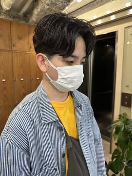 レーヴス(REVES) カルマパーマ　センターパート　ツーブロ刈り上げ