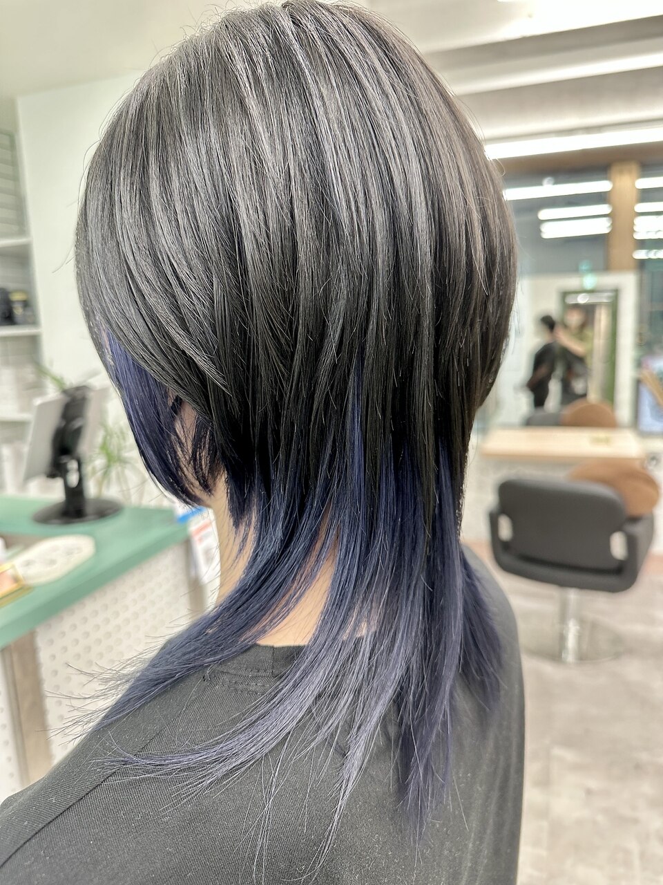 2025年春】ミディアム インナーカラーの髪型・ヘアアレンジ 2025年春】ミディアム インナーカラーの髪型・ヘアアレンジ