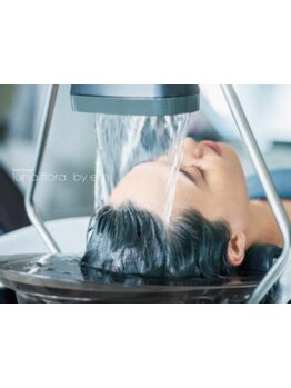 大人女性のための個室空間で髪と頭皮のエイジングケア。話題の『頭の温泉』頭浸浴＋極上ヘッドスパも◎