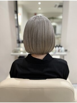 ヴァルーズ(VAREUSE) ホワイトグレージュ