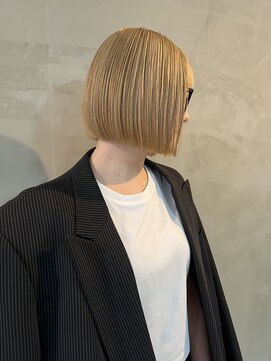 オルティ(OLTI) 《OLTI》ブロンド×ぱつっと切りっぱなしボブ