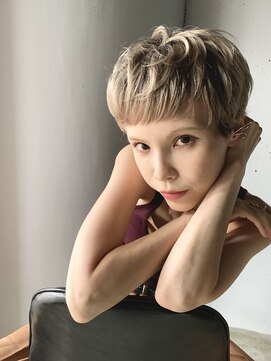 エメ(EME) ハイトーンベージュ　Taiki