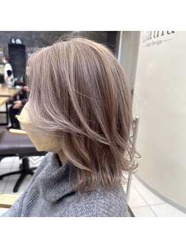 ラウル(Laulu) バレイヤージュ消しからのミルクティーベージュ