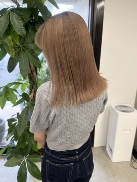 アンバー(UMBER) ミルクティーベージュ 全頭ブリーチ