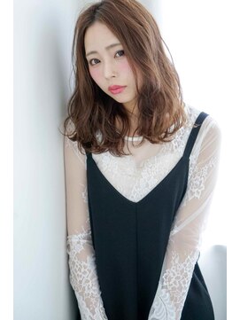 ゴート(GOAT) くびレイヤーデザインカラーグレージュ大人ガーリーカール小顔