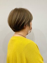 トップヘアー下中野店(TOP HAIR) カーキベージュぱっつん前髪ステップボーンカットショート