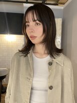 スタンド(STAND)&nbsp;レイヤーカット　グレージュカラー　セミディ　オリーブベージュ