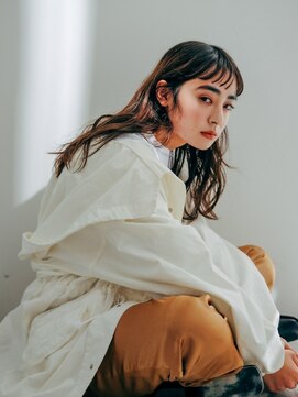 ソワ オモテサンドウ(SOIE OMOTESANDO) 【SOIE】切りっぱなしの眉上バングとウェーブヘア