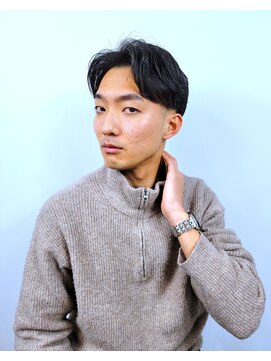 クオンヒール(QUON HEAL) フェードカットセンターパートフェザーパーマサーフカールｕ