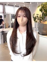 ジゼラ(GISELA) レイヤーカット シースルーバング おくれ毛 透明感カラー