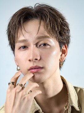 オーシャントーキョーオーバー 渋谷(OCEAN TOKYO OVER) センターパートフェザーパーマニュアンスパーマシャドウパーマ