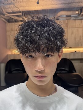 グランデュール 静岡駅前店(GRANDEUR) スパイラルパーマ スペインカール 刈り上げマッシュ 波巻き