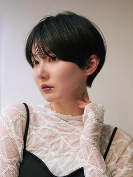 サーカス バイ ビュートリアム 青山(CIRCUS by BEAUTRIUM) 前髪あり大人ショート×黒髪丸みショート｜小顔カット
