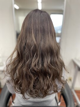 ミリ(miliii___.) 大人可愛いハイライトカラー