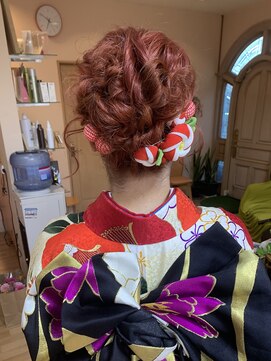 マギー(Magie) 高めゆるシニヨン