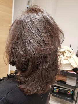 アイズ(Aizu) 【Aizu 政次】ミディアムレイヤーカット