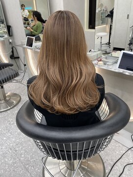 ロンドメリア 天神大名店(Lond Melia) ★斜めバングミディアムヘアグレージュカラーシルキーベージュ★