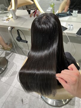 ロンドメリア 天神大名店(Lond Melia) ★グレージュカラー斜めバングデザインカラーシルキー ベージュ