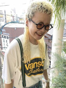 フィン(fin,) エクステ/ウルフパーマ/ブリーチパーマ/ハイトーン/ブロンドヘア