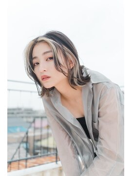 アミバイアブソ 新宿(ami by Absolute) 大人気！韓国風前髪なしのミディアムレイヤー×インナーカラー