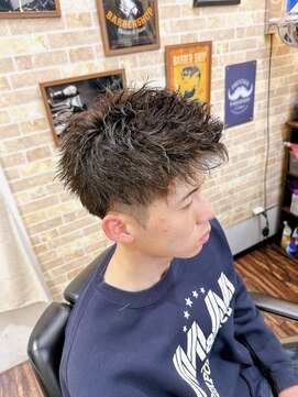 バーニーズ バーバークラブ(BARNEYS BARBER CLUB) ツイストスパイラルパーマ