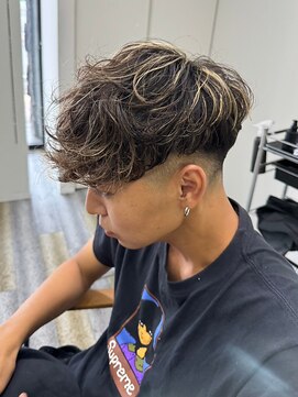 アフューズバイストゥー(Vfuse by StueW) 立体感とニュアンスが叶えるメッシュ/ハイライト×パーマ