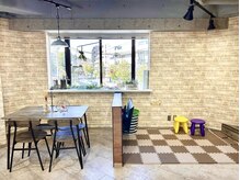 ジュノヘアーアンドアイラッシュ あざみ野(juno hair&eyelash)の雰囲気（お子様が退屈にならないようにアニメ・映画も見放題です☆）