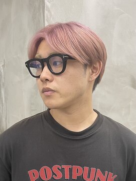 ソーコ 渋谷(SOCO) センターパートメンズカットカットダブルカラーピンクブリーチ