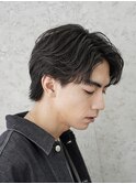 大人の抜け感を演出する、今トレンドのフェザーパーマ